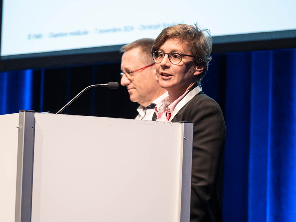 Christoph Bosshard, vice-président de la FMH, et Esther Kraft, cheffe Développement numérique, données et qualité (DDQ) de la FMH