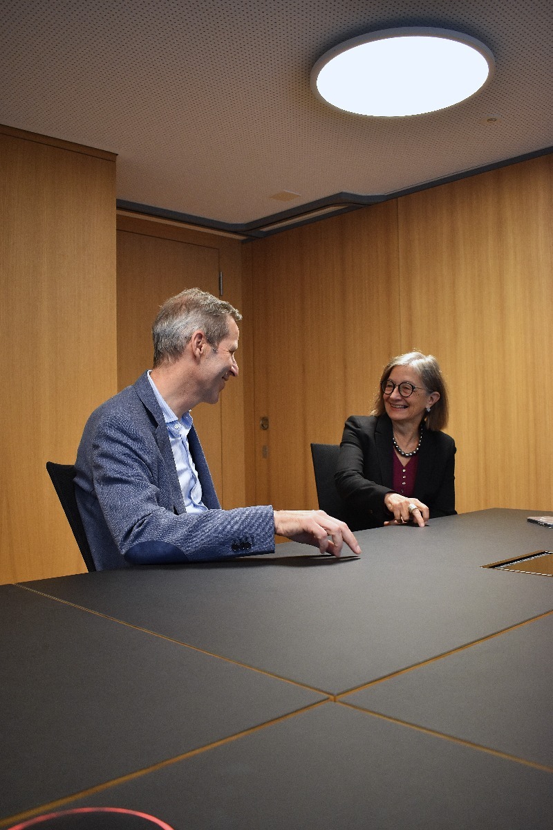 Stefan Kaufmann, secrétaire général de la FMH, et Dre méd. Yvonne Gilli, présidente de la FMH